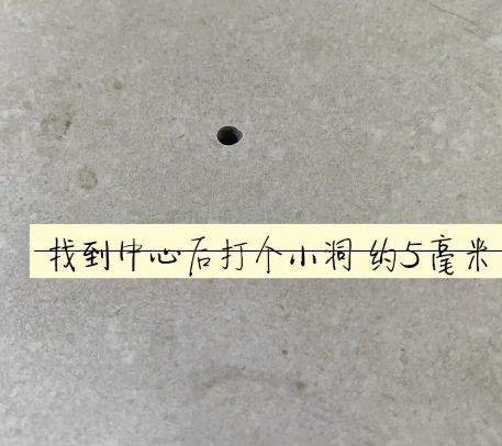 涞源瓷砖空鼓维修公司专业解答在瓷砖铺贴过程中，如果砂料搅拌不均匀，将会带来以下问题
