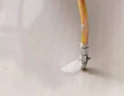 涞源瓷砖空鼓维修公司专业解答在瓷砖铺贴过程中，如果使用的砂料过粗（如全部使用了粗砂），可能会导致以下问题